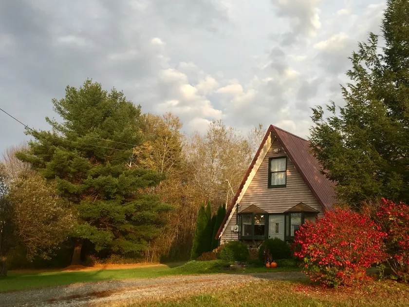 Adorable A-frame with plenty of outdoor space - Image 1
