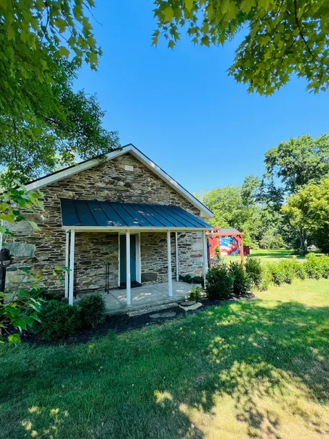 Historic Schoolhouse on Winery Row - Image 1