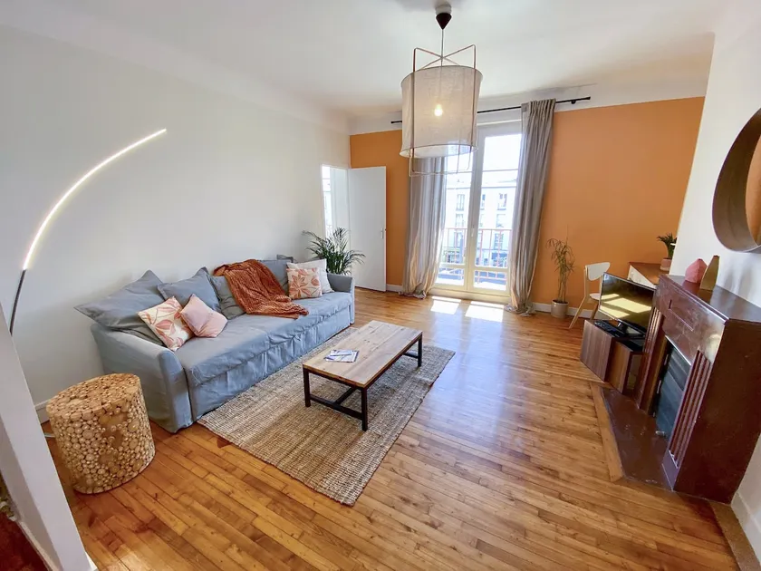 Cozy apartment with balcony and parking - Image 1