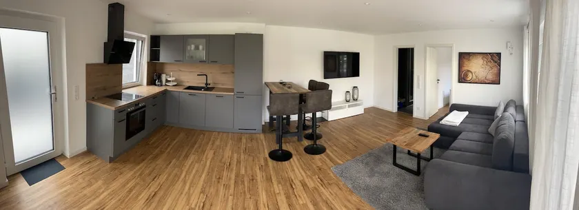 Beautiful apartment with terrace and garden view - Image 1