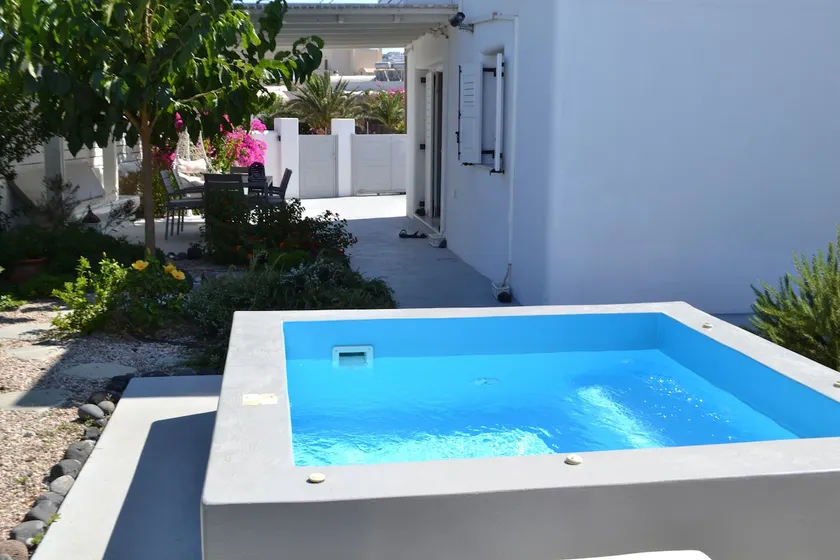 JB VILLA ,Stunning Santorini Escape w/heated jacuzzi and enclosed garden. - Image 1