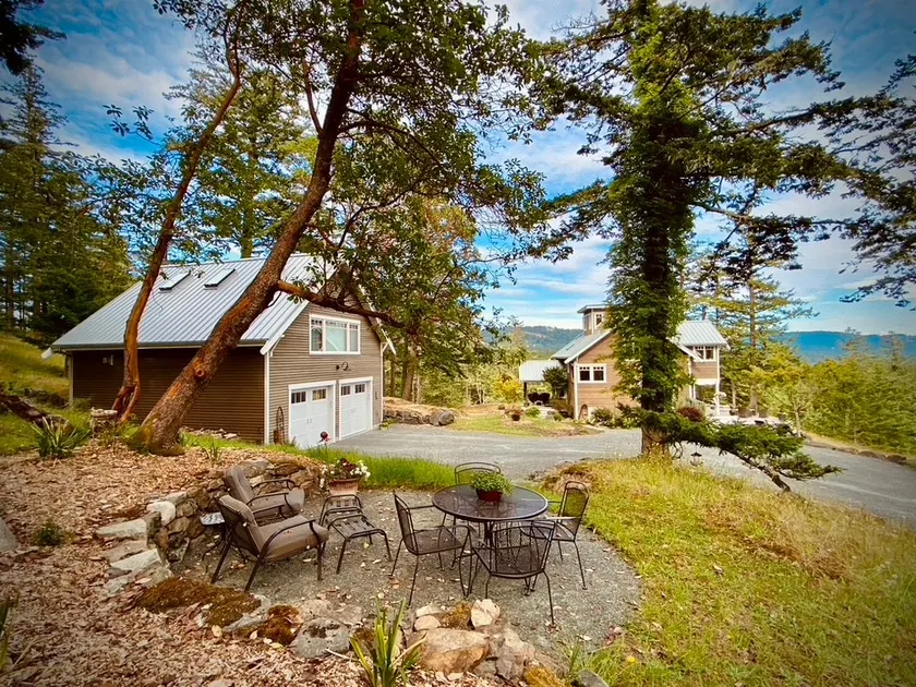 MadronaSuite- Island Charm, Sunny Serene Loft Apt - Image 1