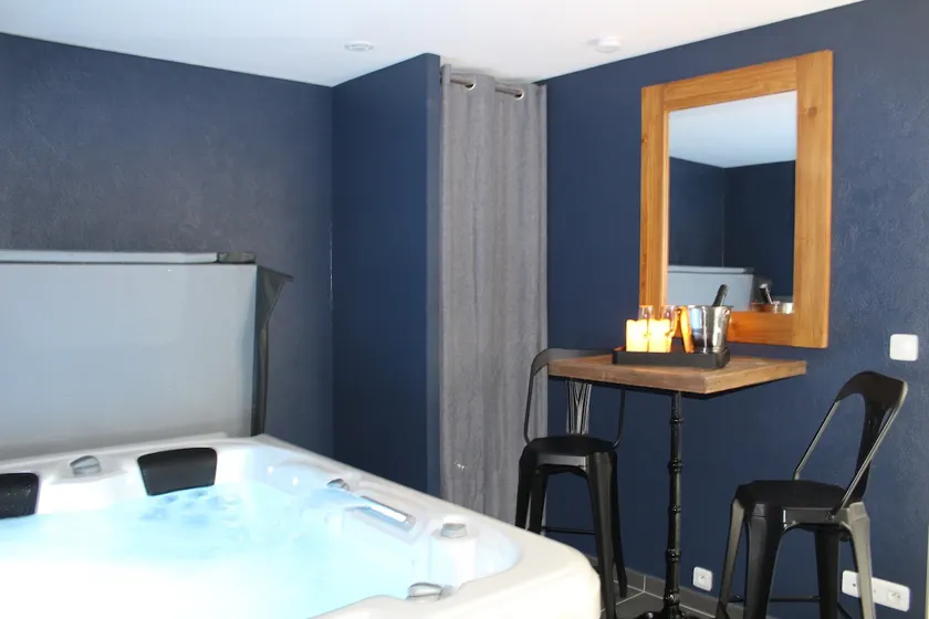 Charming love room Althea - Image 1
