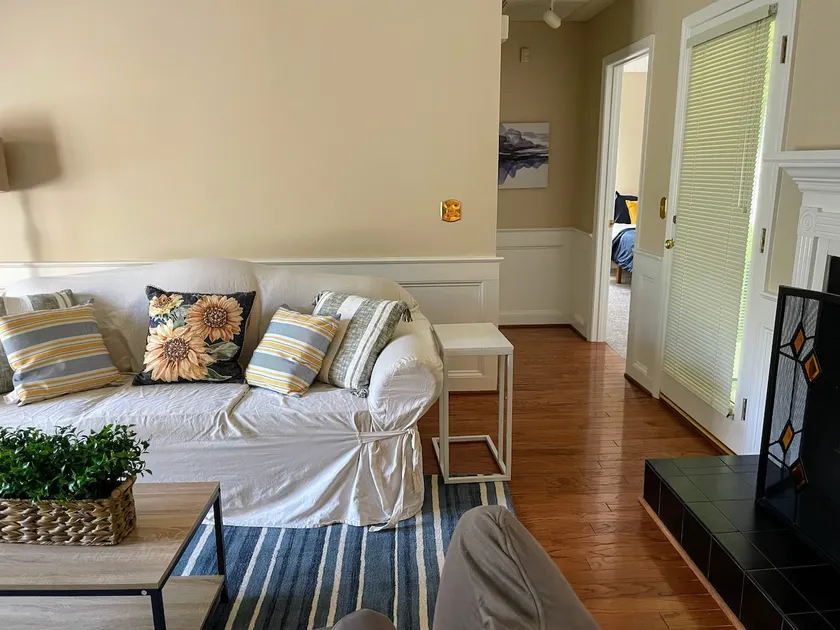 Cheerful & Spacious 3 Bedroom Home - Image 1
