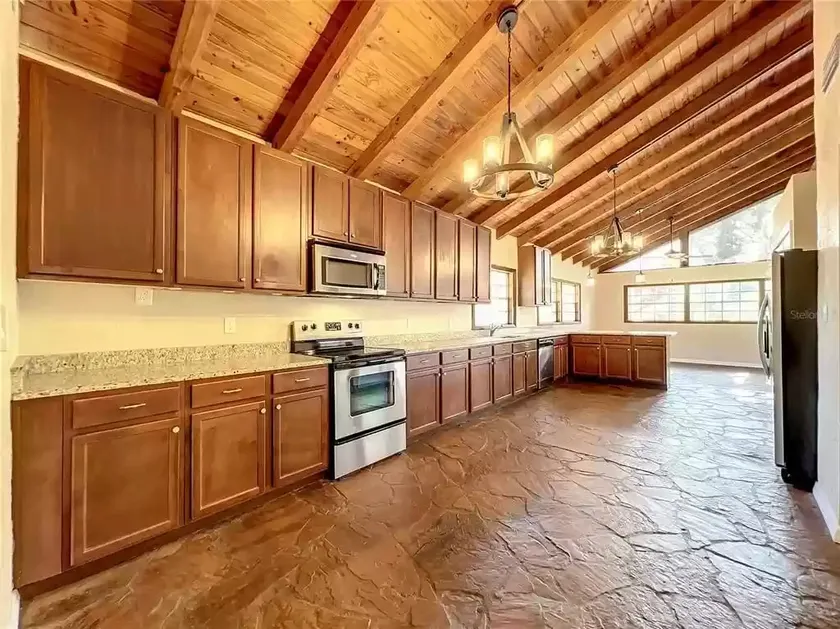Rustic 3-BR home w/spacious kitchen in Central FL - Image 1