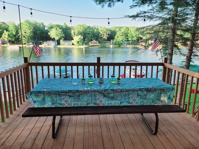Cozy LakeFront Cottage on All-Sports Lake George - Image 1