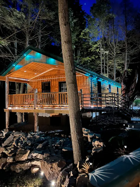 WATERFRONT CABIN PRIVATE BEACH HOT TUB FIRE RING FISH HIKE KAYAK - Image 1