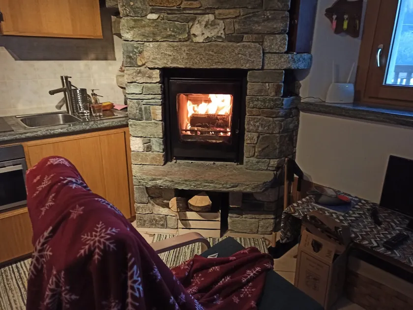 Cozy little flat with fireplace - Image 1