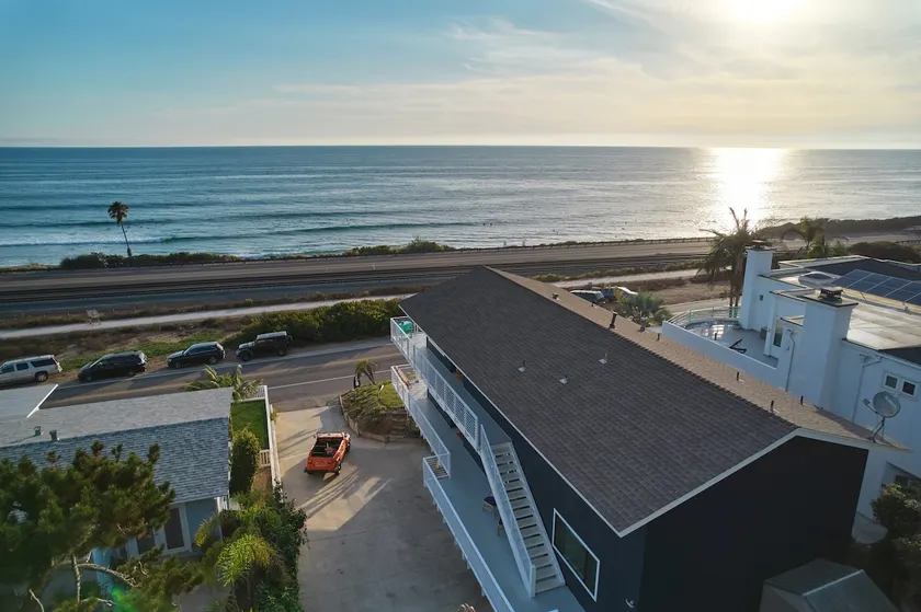 Beach View Bungalow with Stunning, Panoramic Views - Image 1