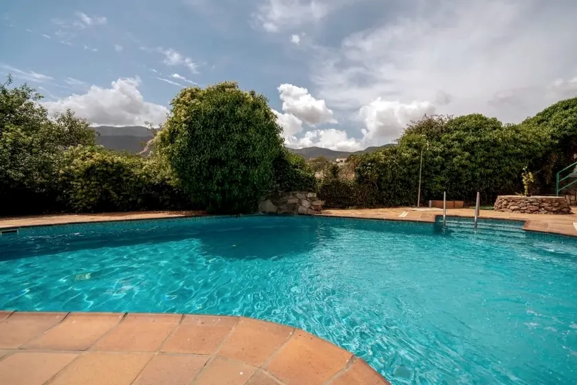 Magnificent classic villa with a pool. - Image 1