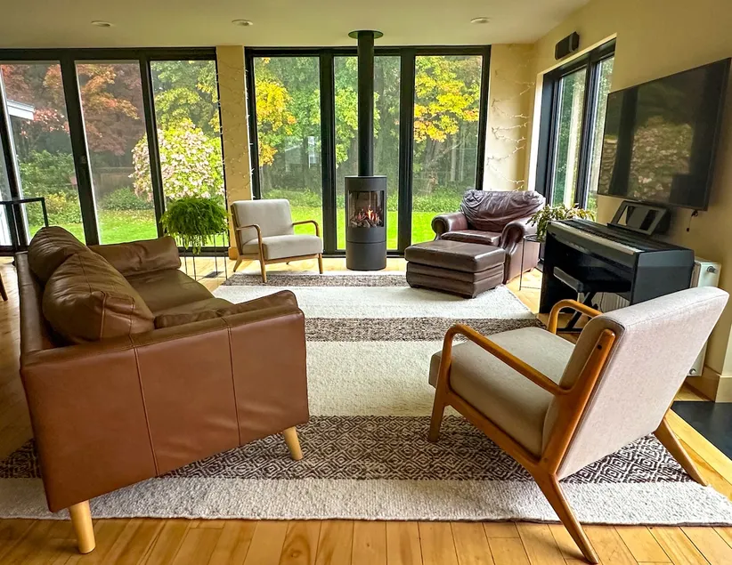 Bright, modern, 4-bedroom south-end home perfect for friends and family - Image 1