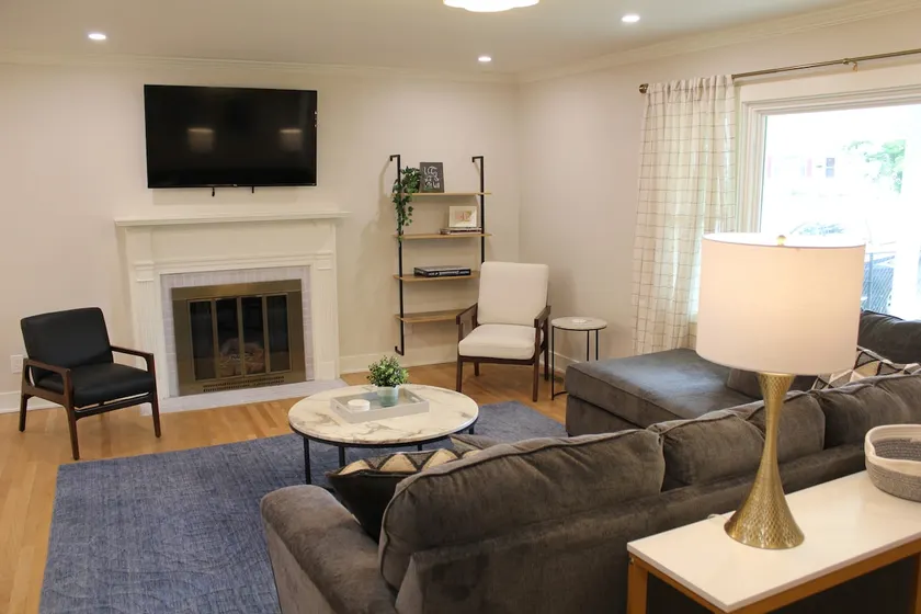 Beautiful 4-bedroom home, close to Downtown/UK - Image 1