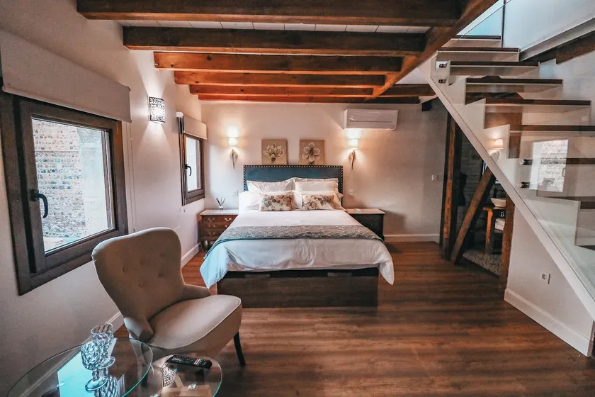 Emer Apartments, Apartment with queen bed 1 - Image 1
