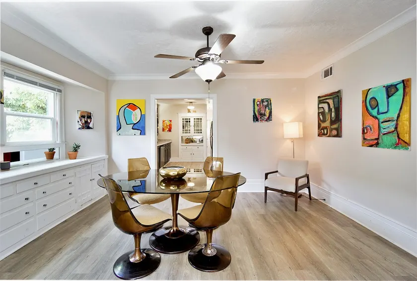 Cheerful 3 bedroom with an entertainer's backyard - Image 1