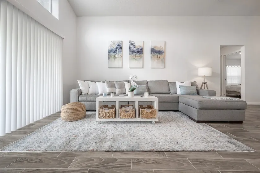 Newly Renovated 4 BR/2B Riverview Oasis w/ King 🛏 - Image 1