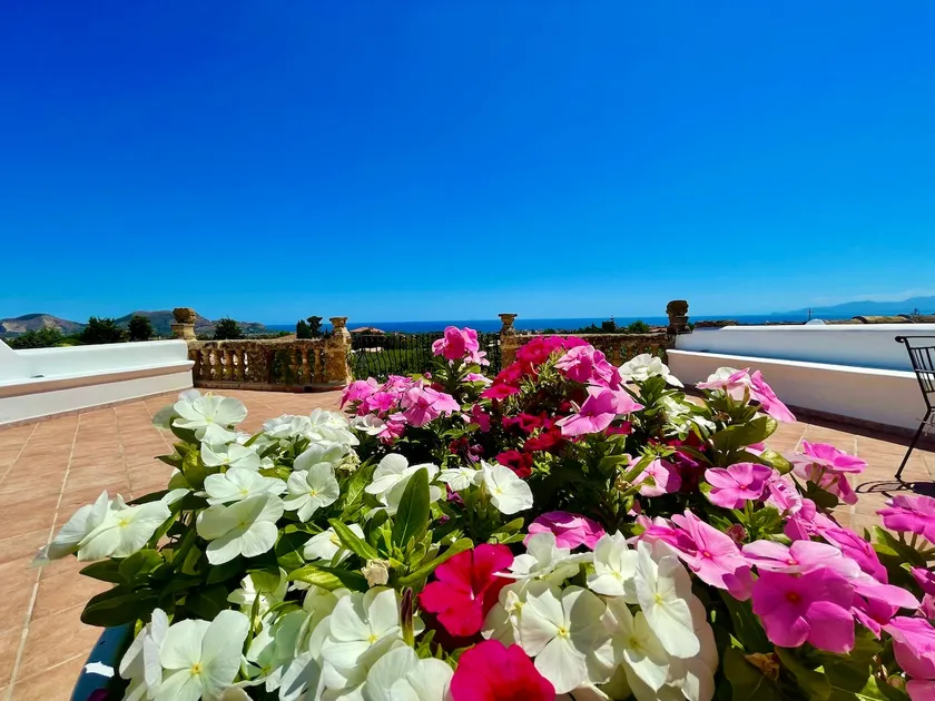 Historic 16th-century house with terrace and sea view - Image 1