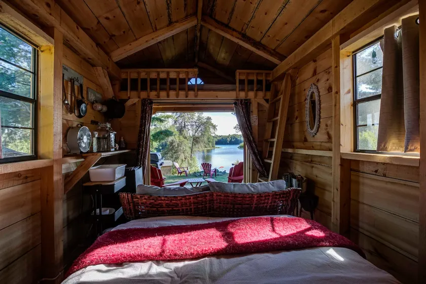Cute Red Pine Bunkie with breathtaking water view - Image 1