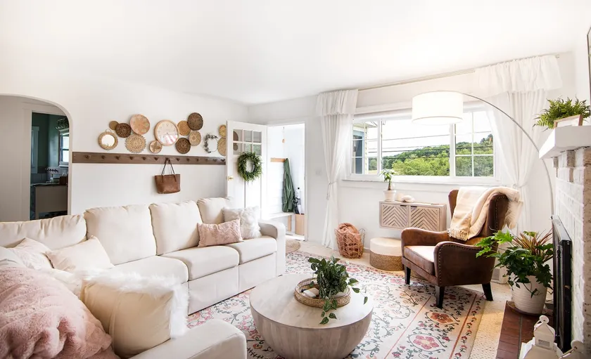Delightful & Well Provisioned Home in Ideal Local - Image 1