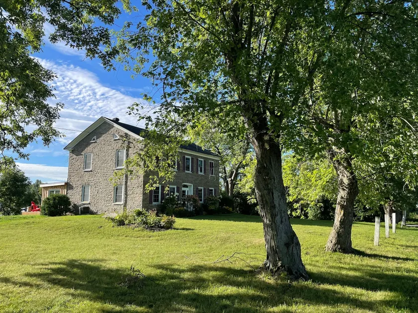 Heritage Stone House on the Rideau Canal - Image 1