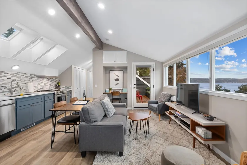 Modern 1 BR apt in Old Town w/view. Walk to beach. - Image 1