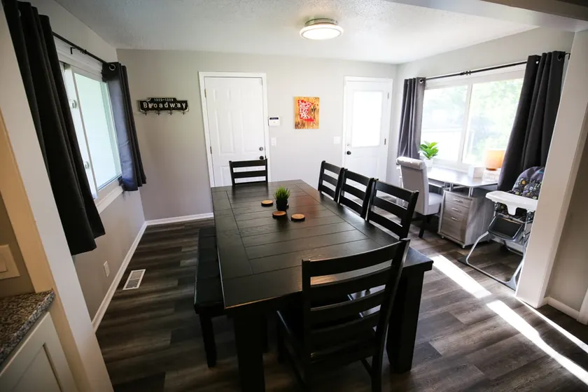 Sullivan Lake Retreat-Games*BBQ*Fenced*2CarGarage - Image 1