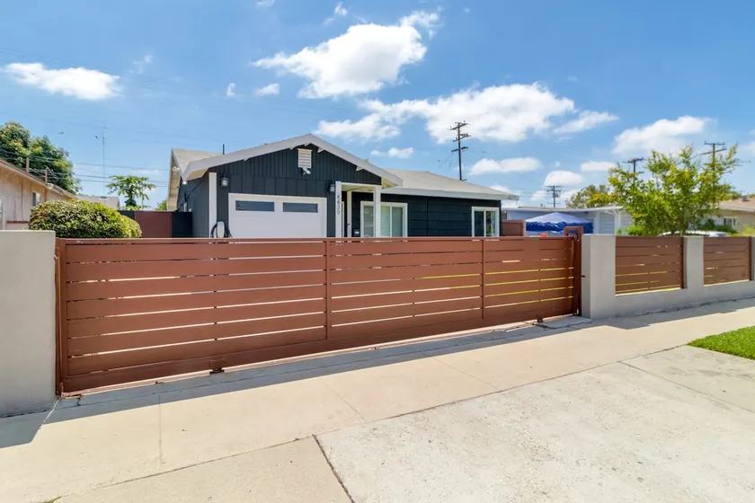 Lux Home with Hot Tub and Sauna 15miles to DLand - Image 1