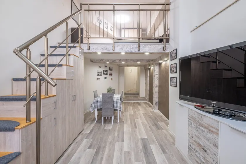 Freshly Renovated 1 BDRM Loft in The Old Center - Image 1