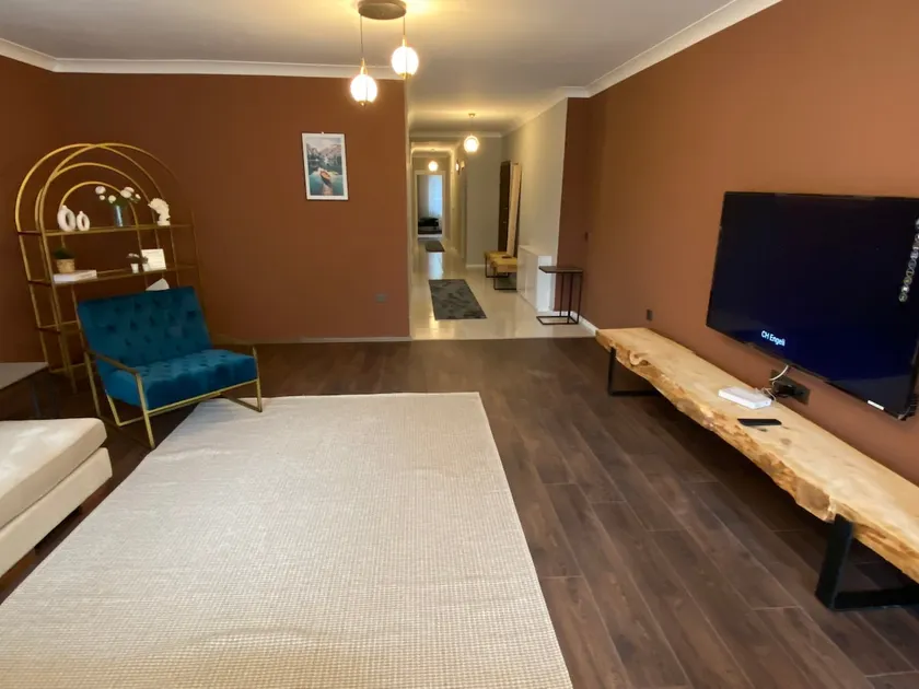 1002 Center 135 square meters of peaceful minimal architecture - Image 1