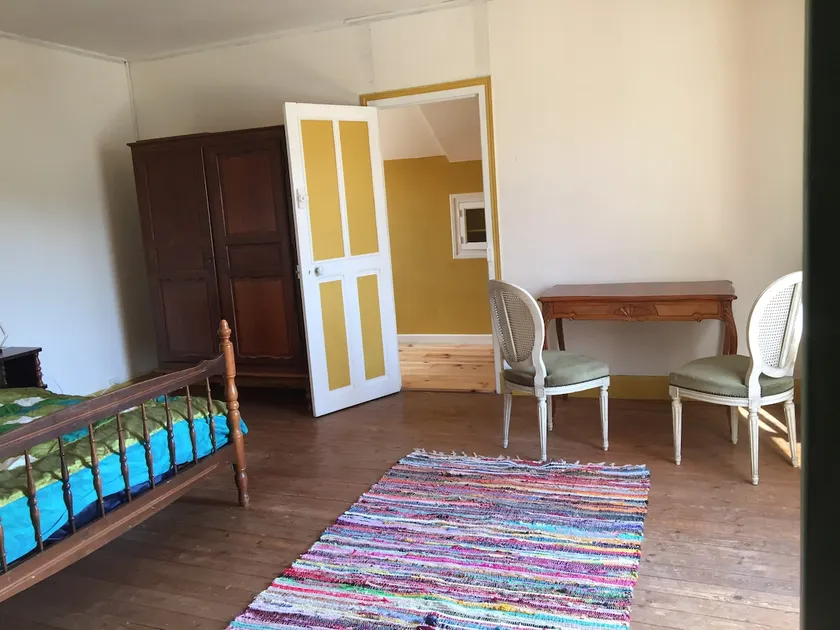 Spacious and bright in the heart of the village - Image 1