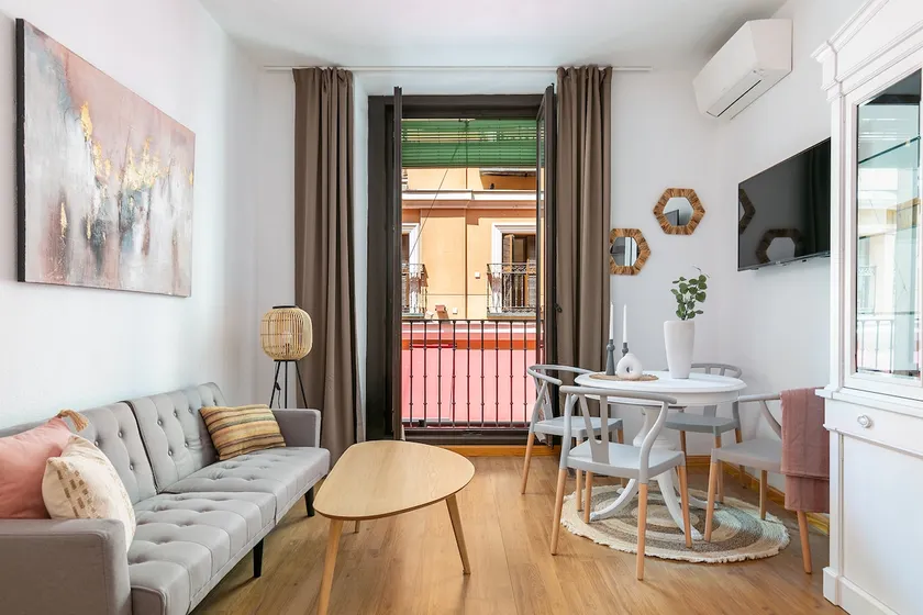 Ivan and Carol's apartments. Prime location. Wi-Fi. - Image 1