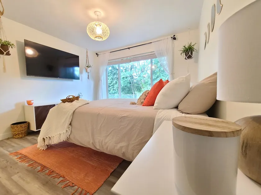 BOHO creekside get away - Image 1