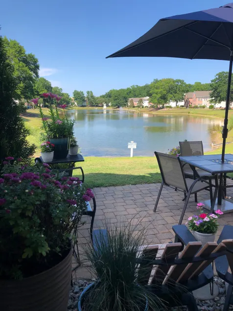 “Wonderful place to stay” pond view + pool - Image 1