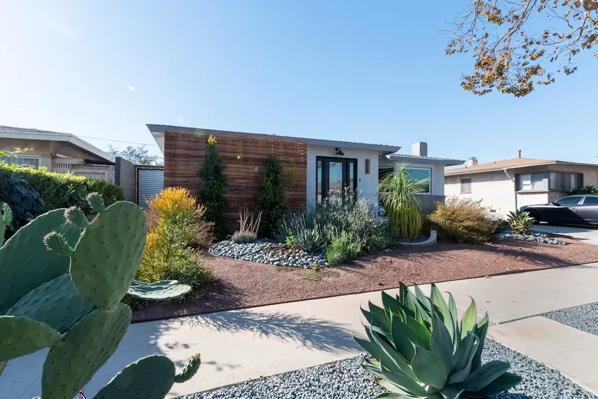 Modern Renovated 3 Bedroom Home w/ Pool Hot Tub - Image 1