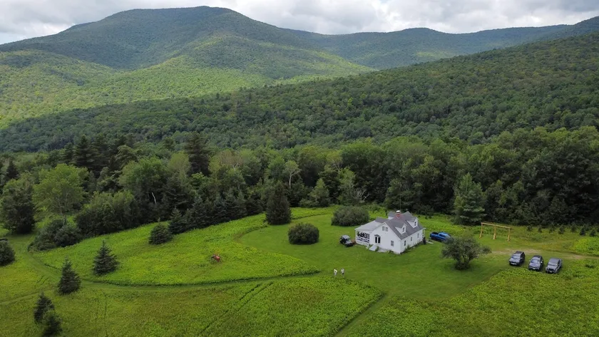 Tranquil Retreat: Private Escape & Timeless Charm - Image 1
