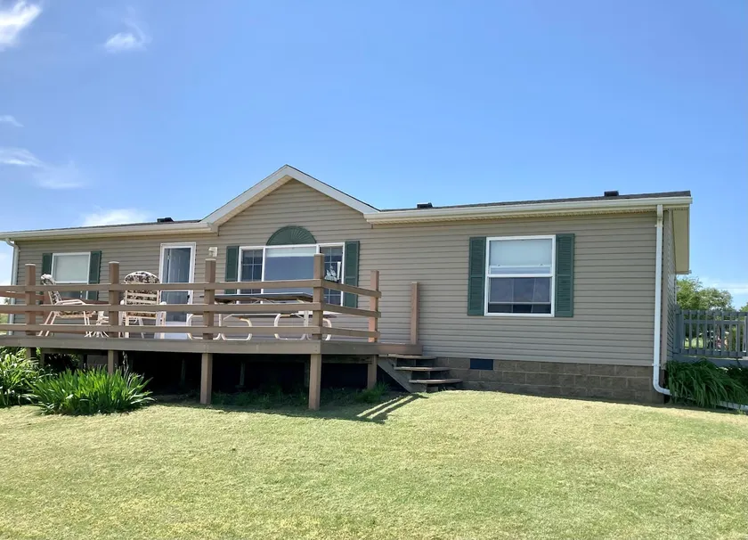 Quiet home on 1 acre close to fishing and hunting - Image 1