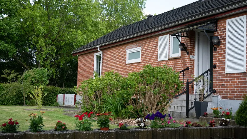 Amazing villa with garden - Image 1