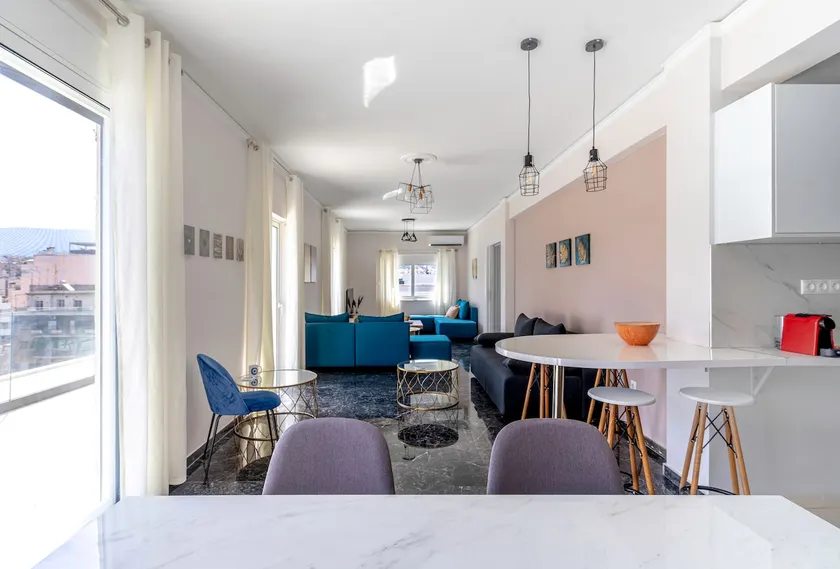 Koukaki Spacious Penthouse w Parking for Small Car - Image 1