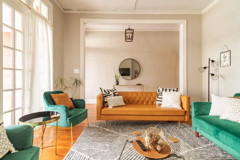 Insta-worthy 2Bd/1Ba Apt Steps from Downtown! - Image 1