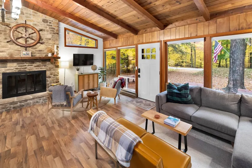 Pet-Friendly, Cozy Cottage in Northern Door County - Image 1