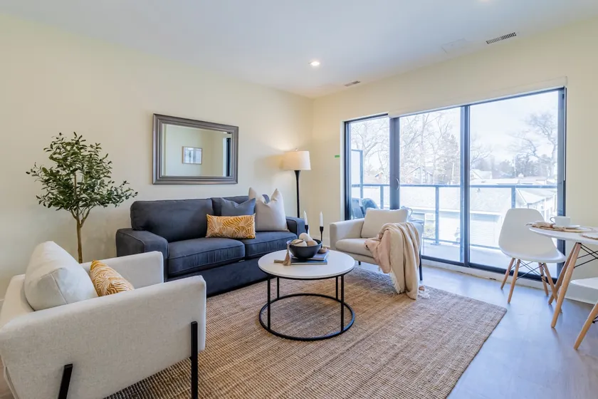 2 bedroom Condo- hot tub, 1 min to beach - 206 - Image 1