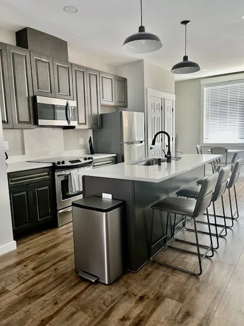 Detached 1-bedroom guesthouse w/ private backyard - Image 1