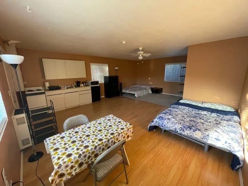 Adorable Guesthouse in the Bay Area with Free Wifi - Image 1
