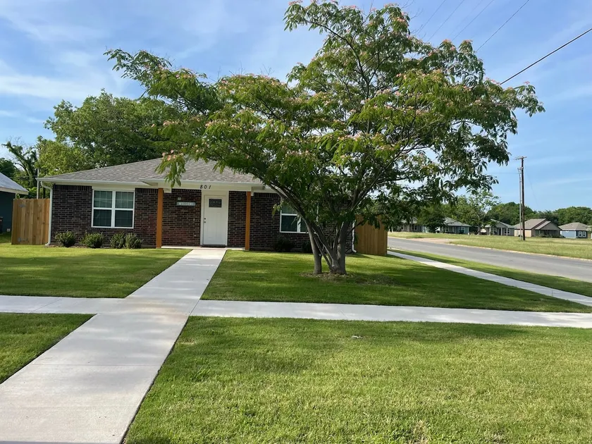 ”Reelaxing Texoma Home” New home, garage, backyard - Image 1