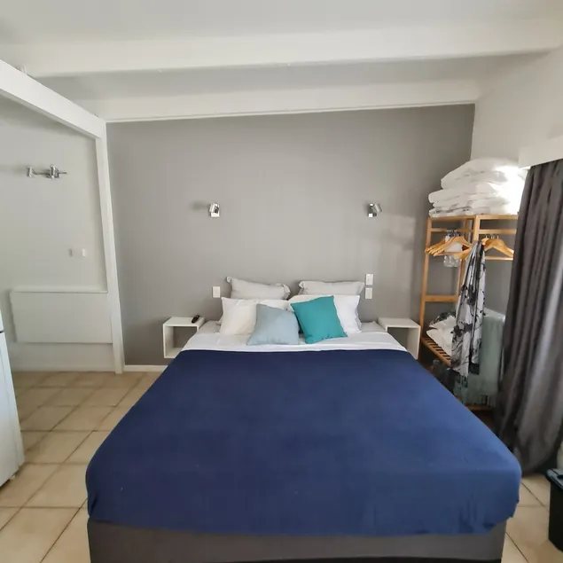 Island Serenity - King unit 115@Amaroo On Mandalay - Image 1