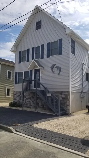 Summer Beach House - 3BR Steps to the Beach! - Image 1