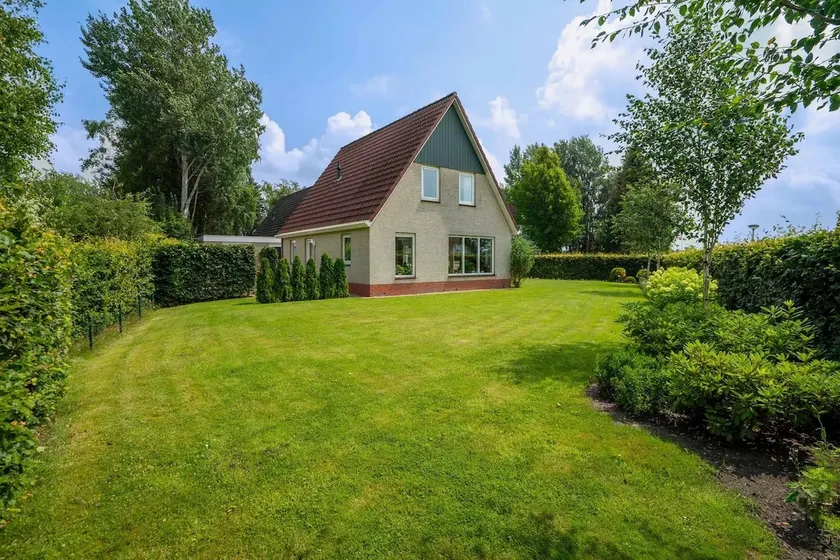 Recreation and relaxation in a comfortable country house - Image 1