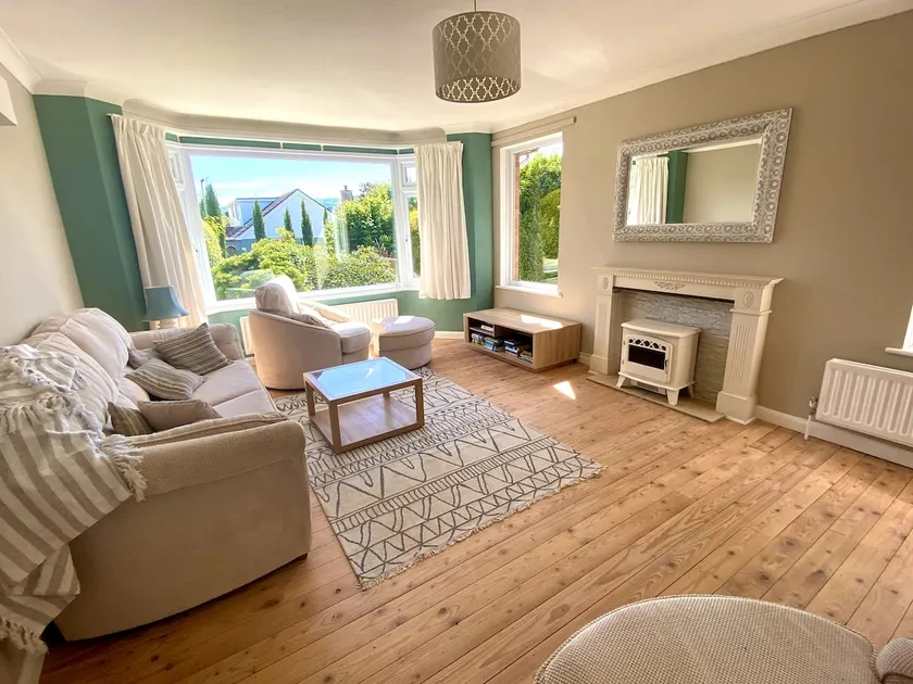 Spaceous 3 bedroom detatched bungalow, quiet area. - Image 1