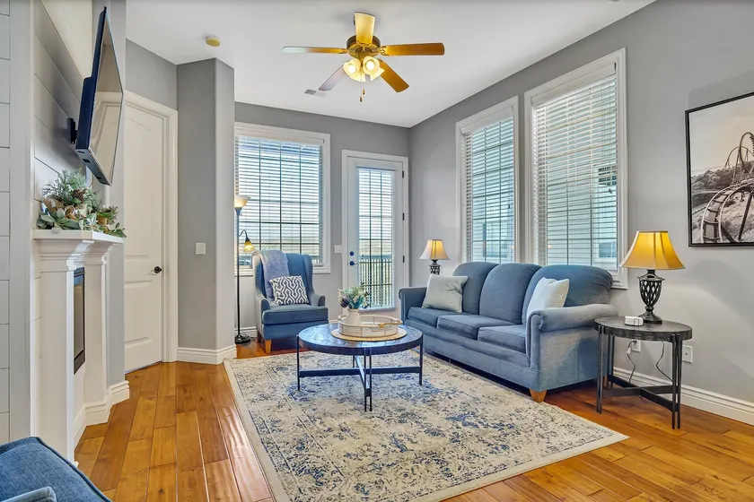 WALK IN Two bed Lakeview at Indian Point - Image 1