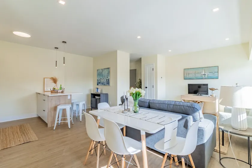 The Bend Condos- Hot Tub, 1 min to beach - 207 - Image 1