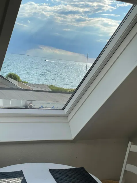 First floor in villa with ocean view, private kitchen & bathroom - Image 1